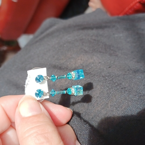 Blue rhinestone and beads earrings - Picture 3 of 5